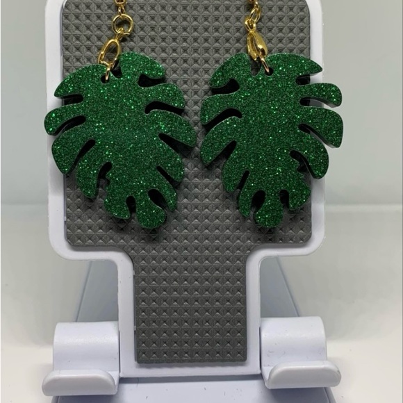 Green -n- glitter leaf earrings - Picture 3 of 5